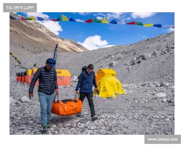珠峰环保新举措设立6000米以上垃圾回收站助力高山环境保护 珠峰环保新举措设立6000米以上垃圾回收站助力高山环境保护